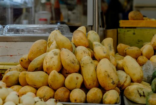 Can Huskies Eat Mango? Benefits & Risks